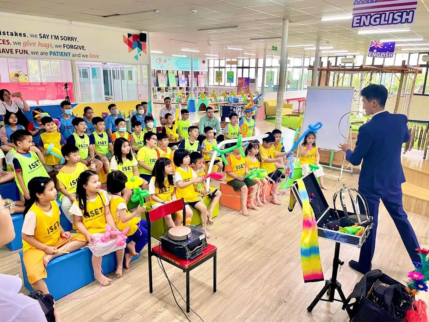 Buổi ngoại khóa Ảo thuật cho học sinh tiểu học